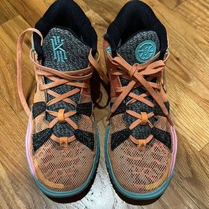 4.5 Big kids youth (size 6 women’s) Kyrie’s